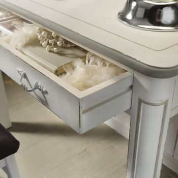 Particolare scrittoio a 1 cassetto.