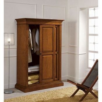 Interno dell'armadio con particolare dell'appendiabiti